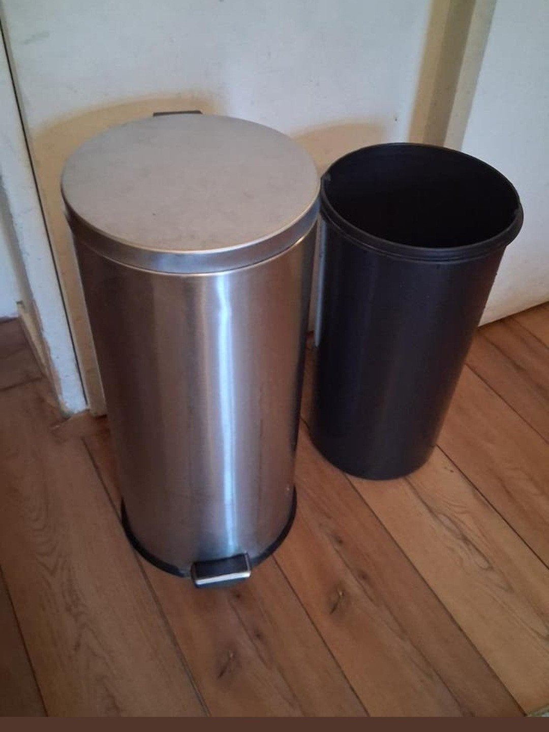 Ikea prullenbak met pedaal functie., Huis en Inrichting, Woonaccessoires | Prullenbakken, Ophalen, Metaal, Met pedaal