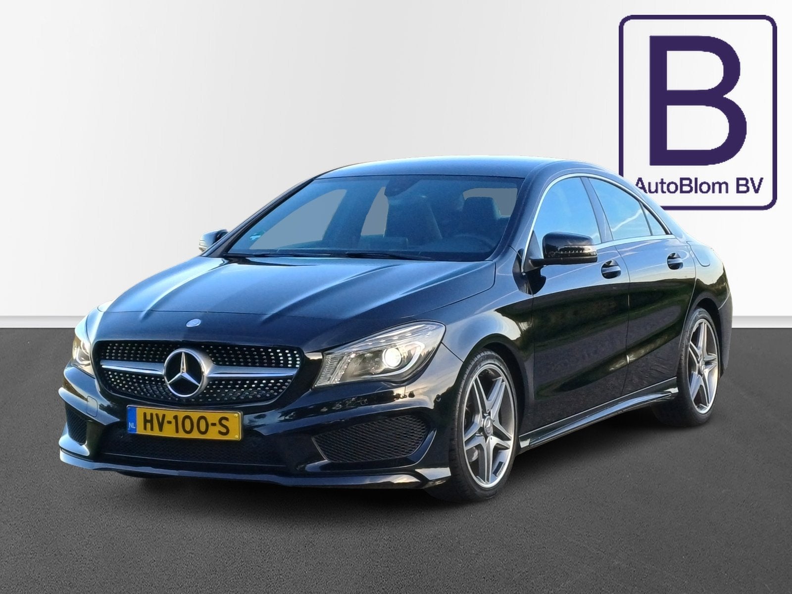 Mercedes-Benz CLA-Klasse 180 Ambition /AMG-Line/Origin NL/Na, Gebruikt, 4 cilinders, 715 kg, Leder en Stof