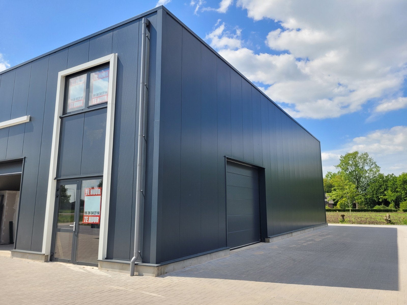 TE HUUR: Bedrijfs unit opslag ruimte