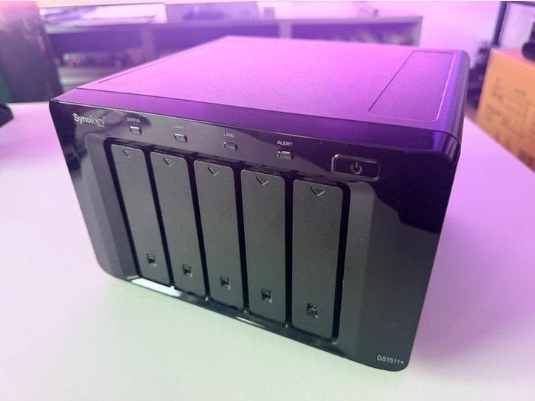 Synology DS1511+ NAS DiskStation met kabels, Computers en Software, Ophalen of Verzenden