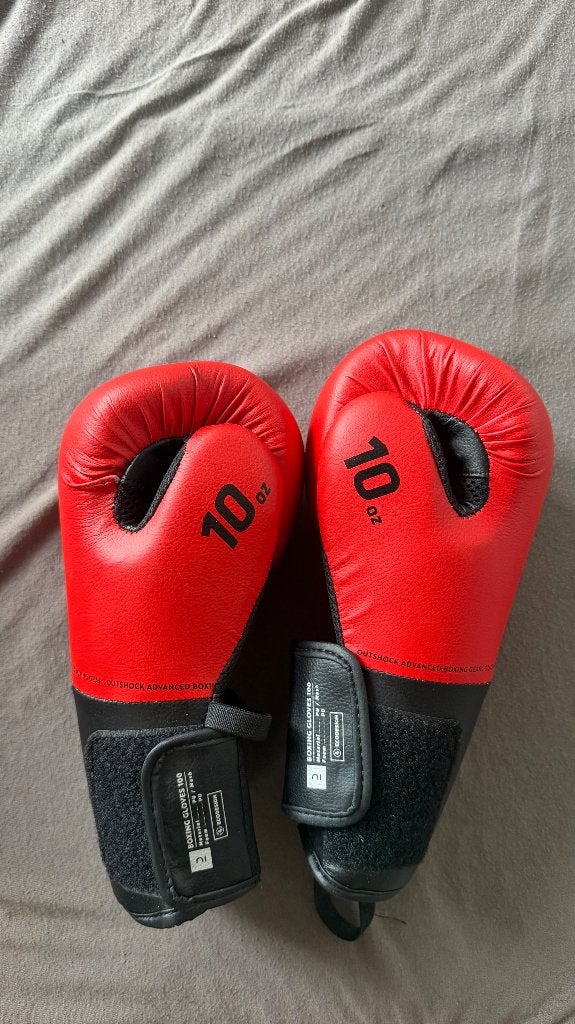 Bokshandschoenen Outshock rood/zwart (10 oz), Ophalen of Verzenden, Zo goed als nieuw, Bokshandschoenen