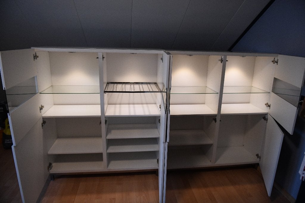 Twee witte IKEA INREDA/BESTA kasten met verlichting, Ophalen, Met deur(en), 100 tot 150 cm, Overige houtsoorten