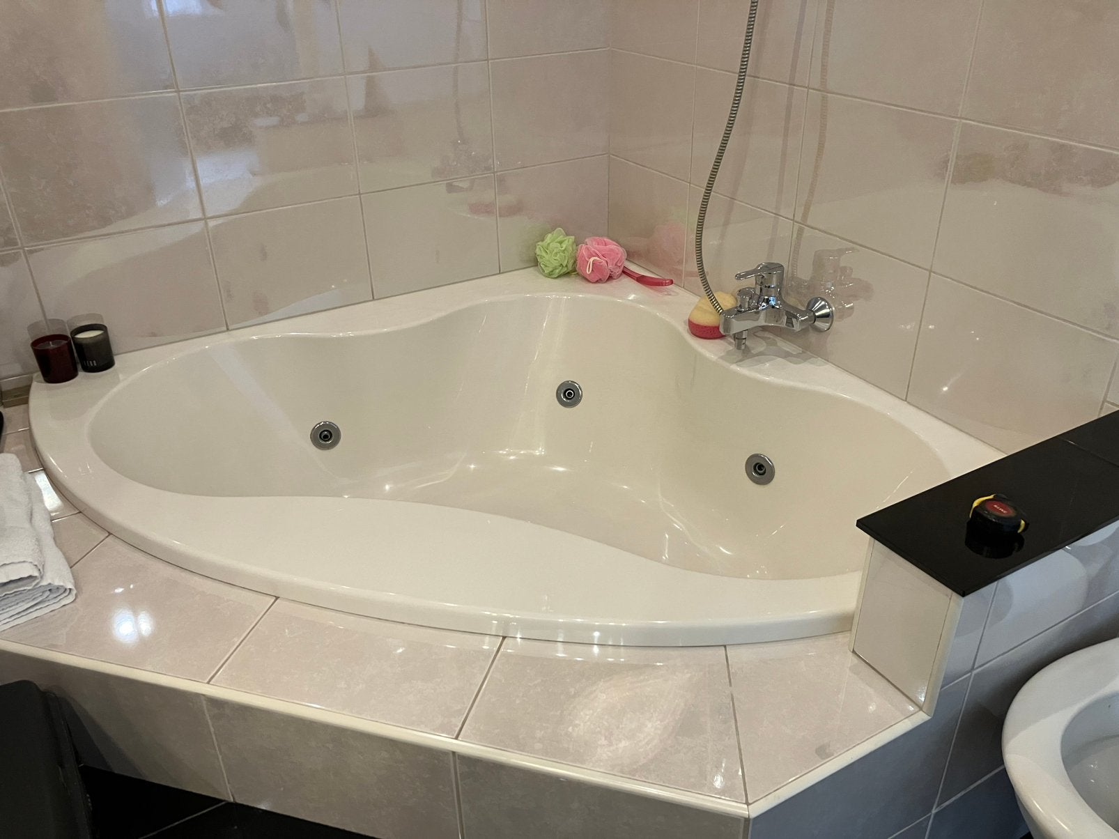 TE KOOP: 2 pers. JACUZZI met verlichting, Ophalen, Gebruikt