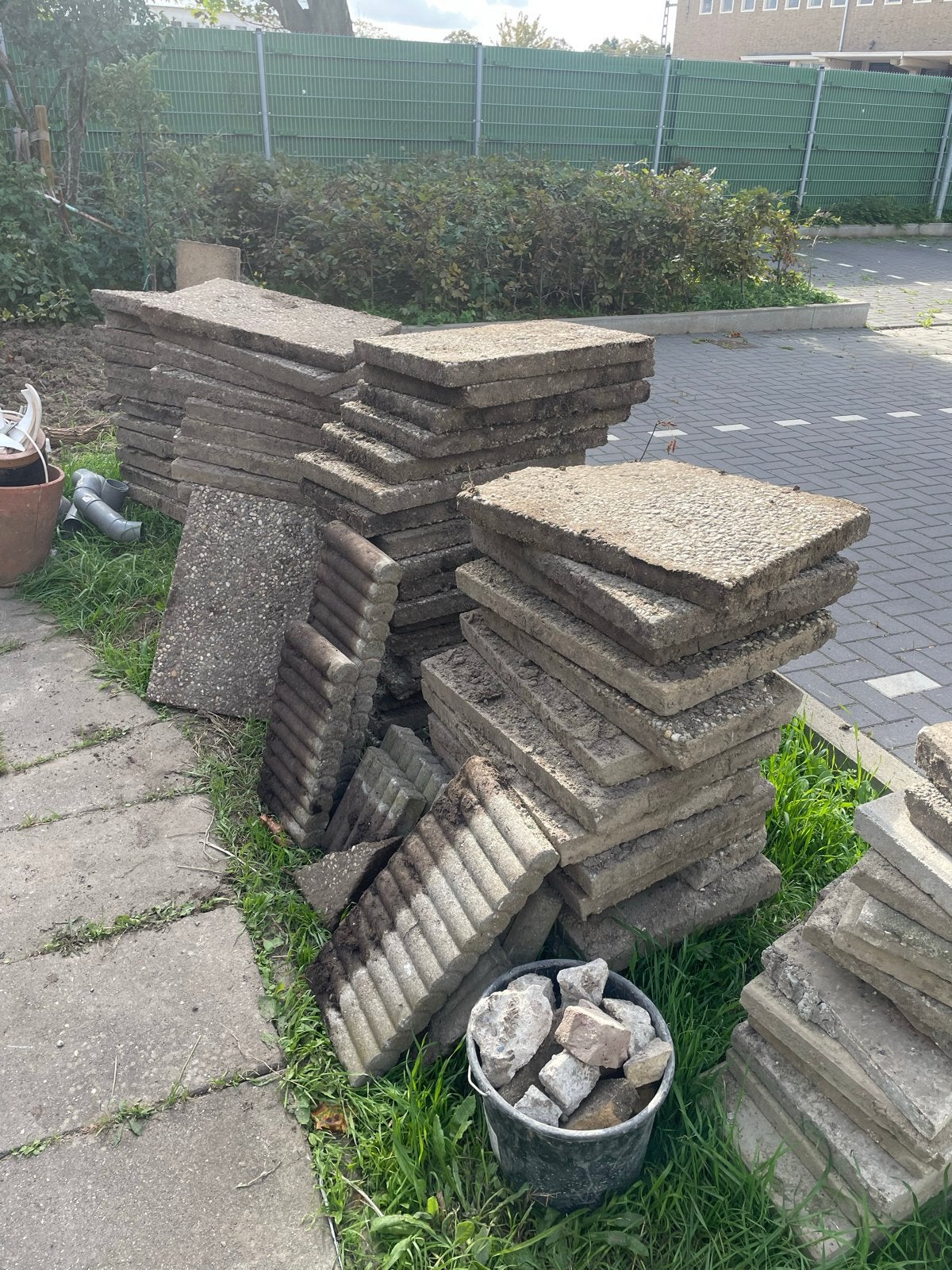 GRATIS AF TE HALEN: Grindtegels 60x40 cm, gebruikt, Tuin en Terras, Ophalen of Verzenden, Gebruikt, 10 m² of meer