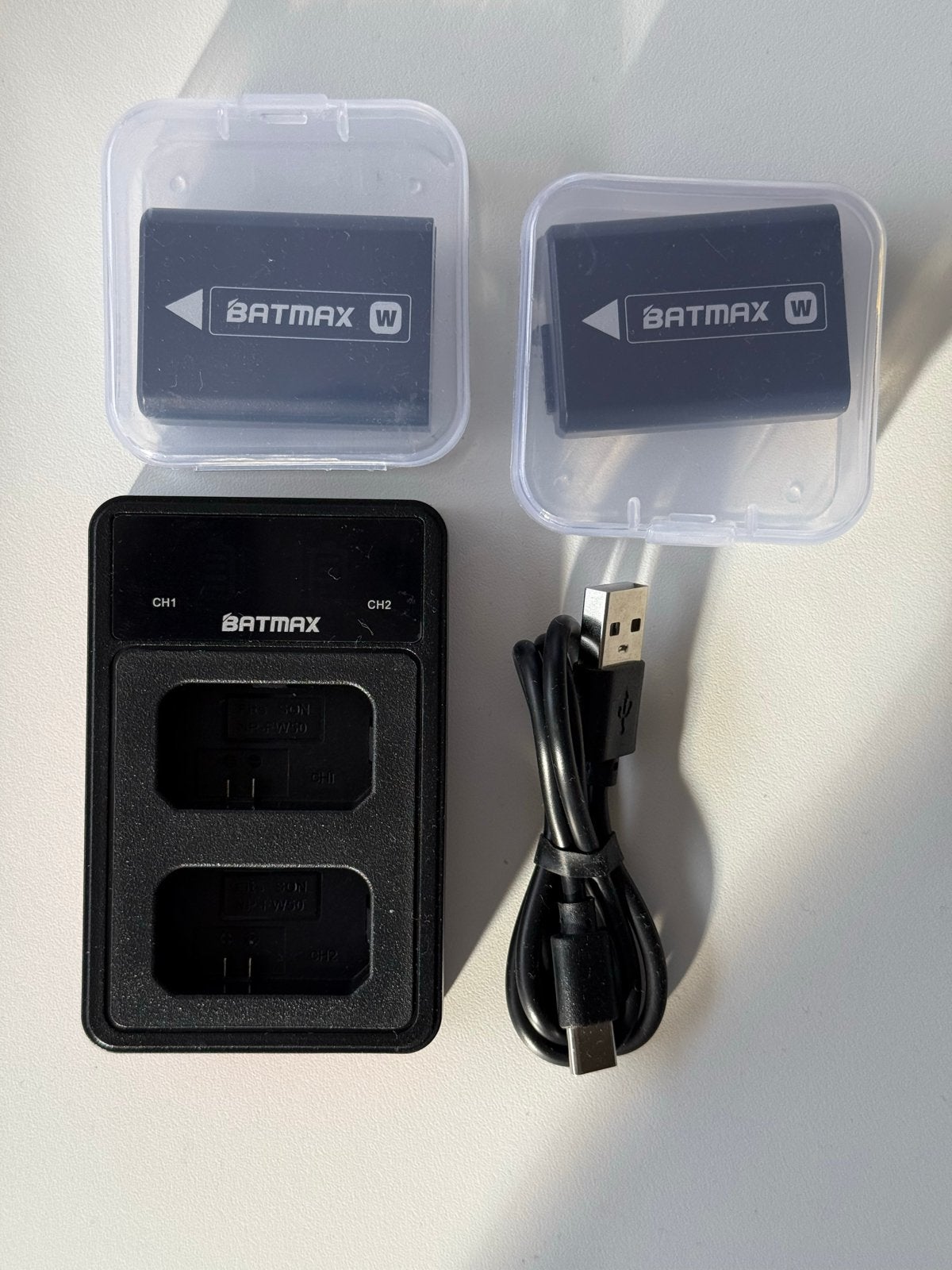 Batmax accu's en oplader voor Sony ZV-E10, Audio, Tv en Foto, Zo goed als nieuw, Accu, Geschikt voor twee batterijen, Sony