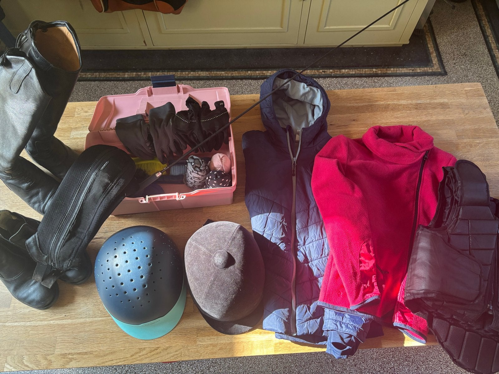 Paardenspullen - rijlaarzen, zweep, cap, bodyprotector, Ophalen, Gebruikt, Recreatie