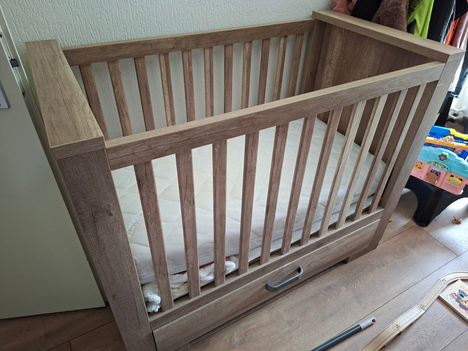 Mooi ledikant + commode kidsmill, Kinderen en Baby's, Kinderkamer | Bedden, Gebruikt, 70 tot 85 cm, 140 tot 160 cm, Ophalen