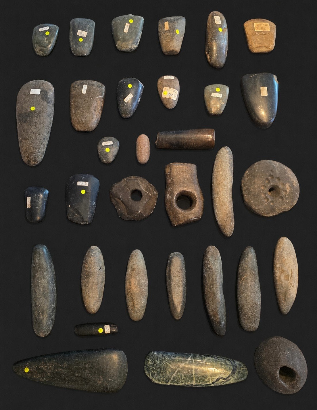 Collectie Stenen bijlen Magic Stones ed. Papoea Nieuw Guinea, Ophalen of Verzenden