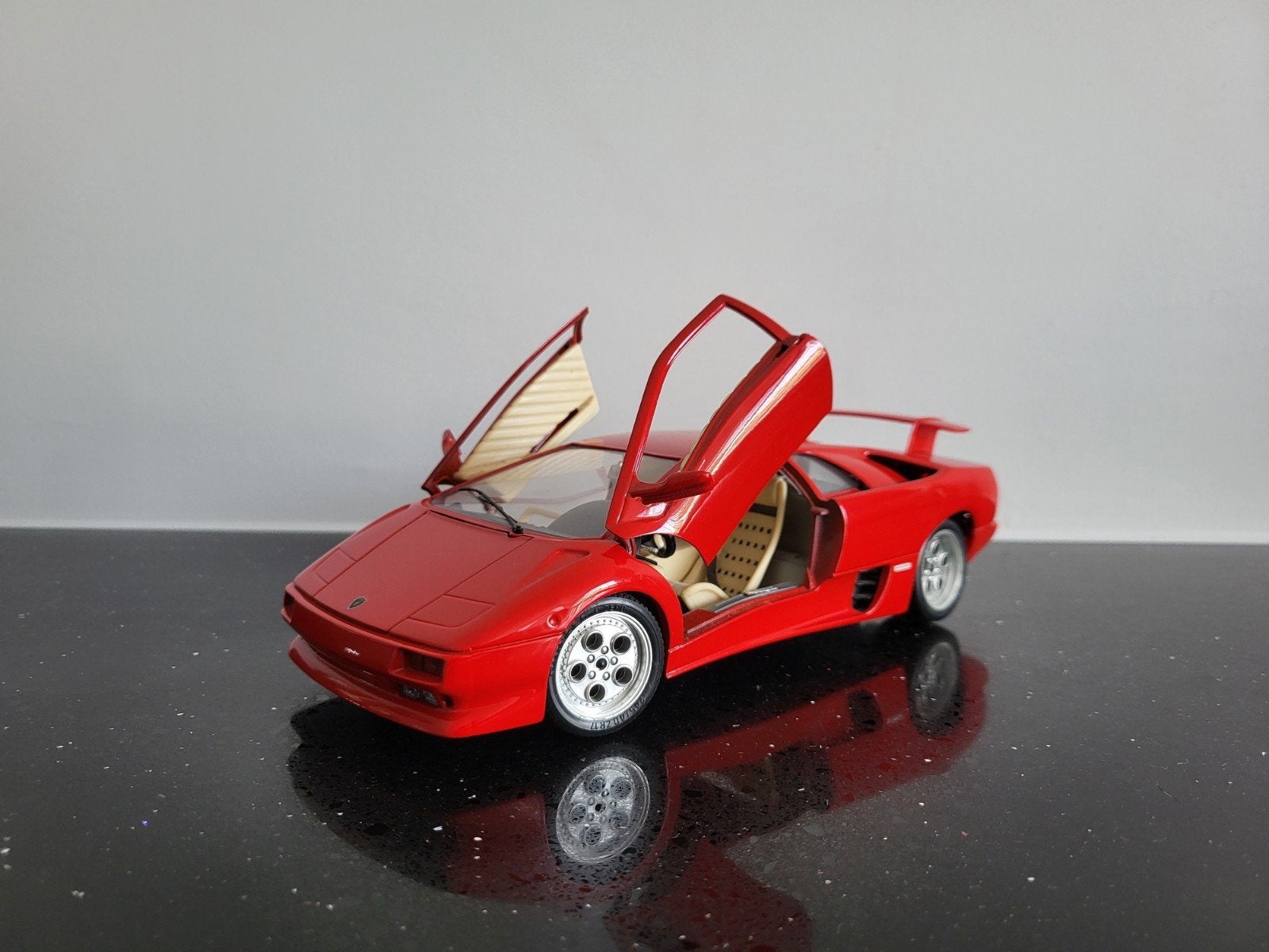 Lamborghini Diablo 1990 rood 1/18 Bburago, Ophalen of Verzenden, Zo goed als nieuw, Auto, Bburago