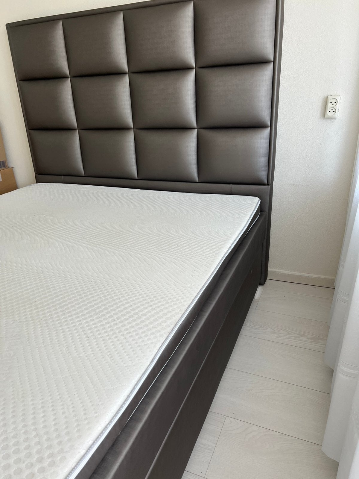 Luxe boxspring, Ophalen, Zo goed als nieuw, Tweepersoons, 140 cm