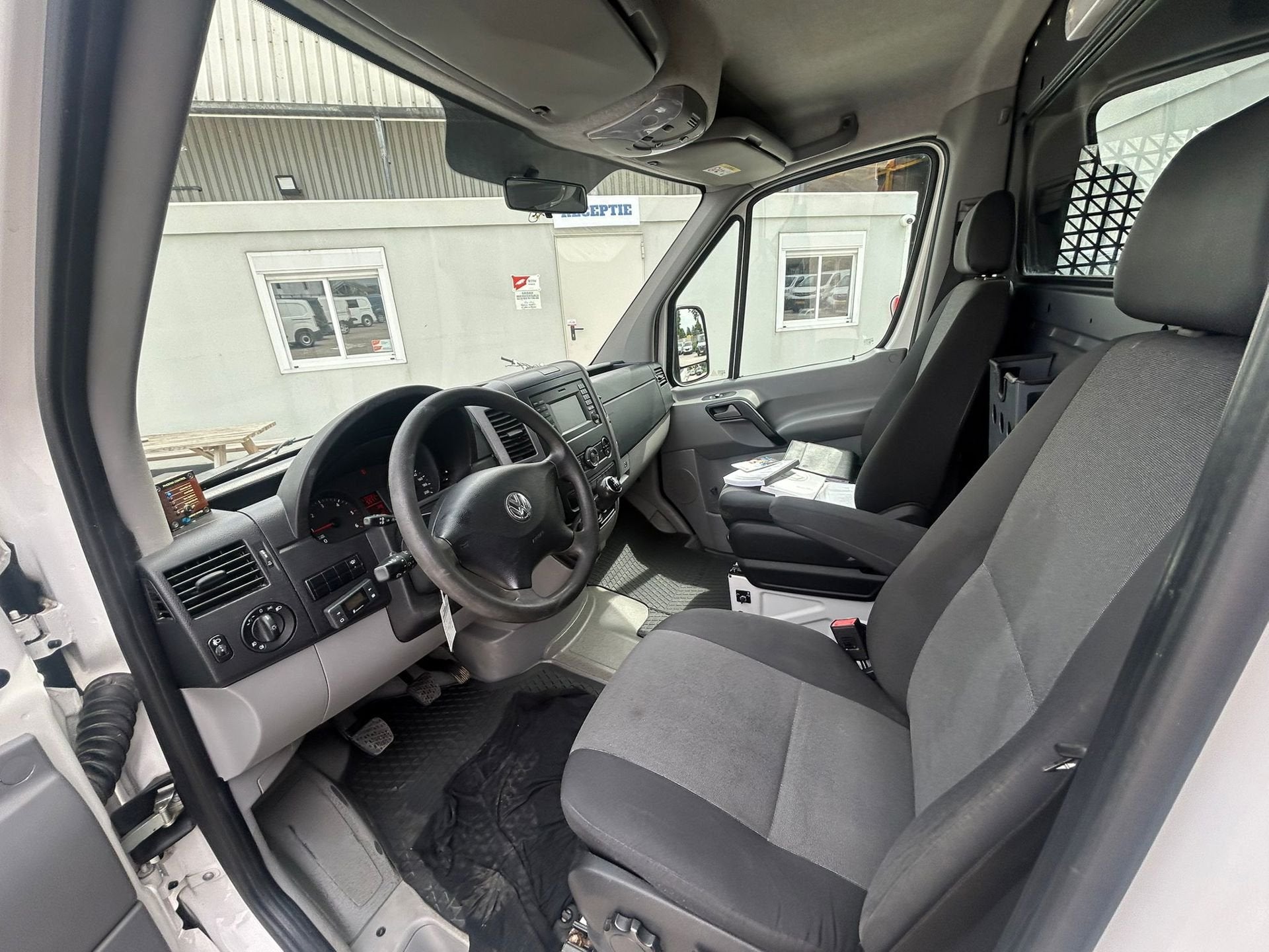 Volkswagen Crafter 35 2.0 TDI L2H3 3500 kg tekhaak omvormer, Auto's, Bestelauto's, Gebruikt, Euro 6, 4 cilinders, Volkswagen