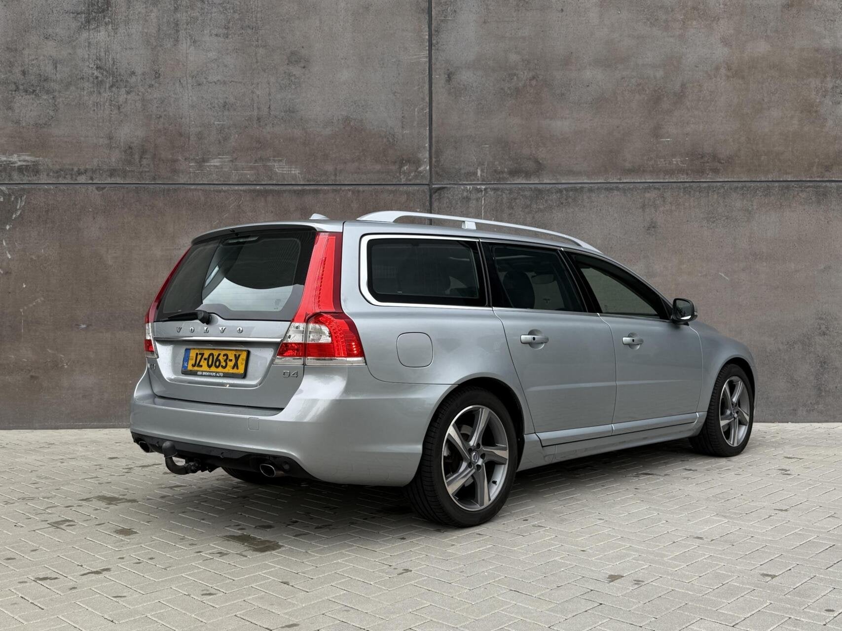 Volvo V70 2.0 D4 Polar+ | Trekhaak | Panoramadak | Adaptieve, Auto's, Diesel, 22 km/l, Automatische klimaatregeling, 750 kg