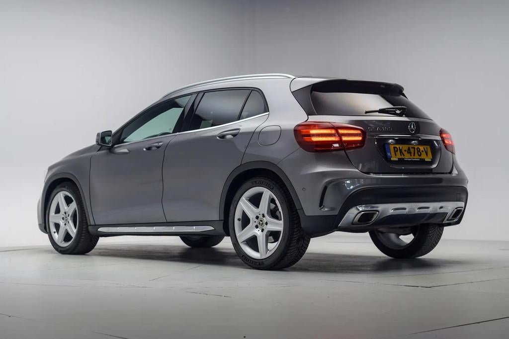 Mercedes-Benz GLA 180 AMG Premium Aut. [ LED Navi Camera Hal, Auto's, Automaat, Lichtsensor, Gebruikt, 4 cilinders
