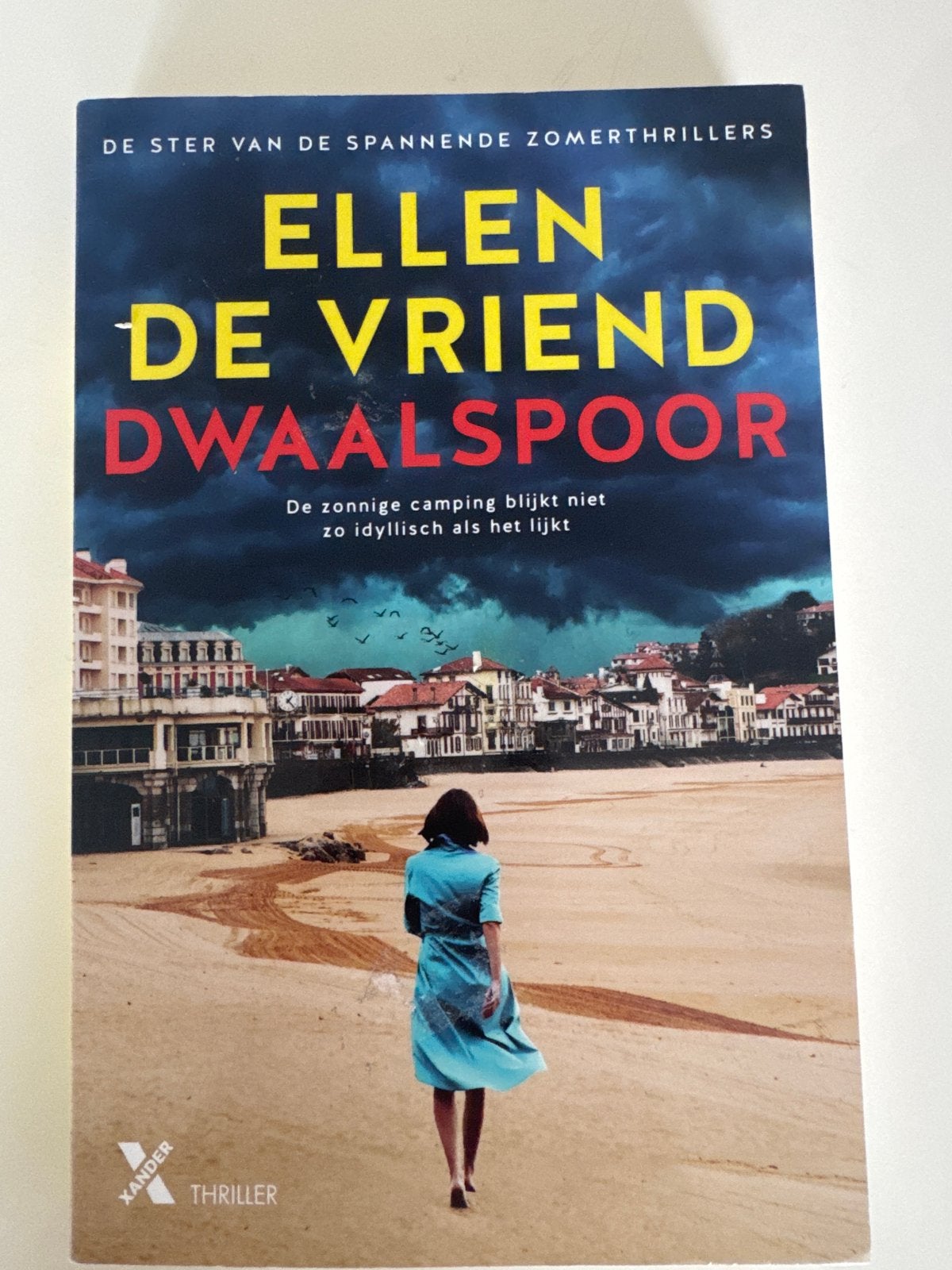 Ellen de Vriend - Dwaalspoor (Thriller), Ophalen of Verzenden, Zo goed als nieuw, Nederland
