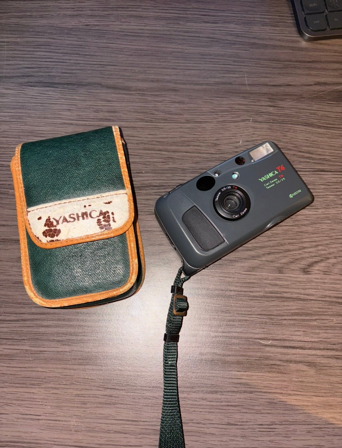 Yashica T4 Safari limited edition, Ophalen, Zo goed als nieuw, Compactcamera, Overige Merken