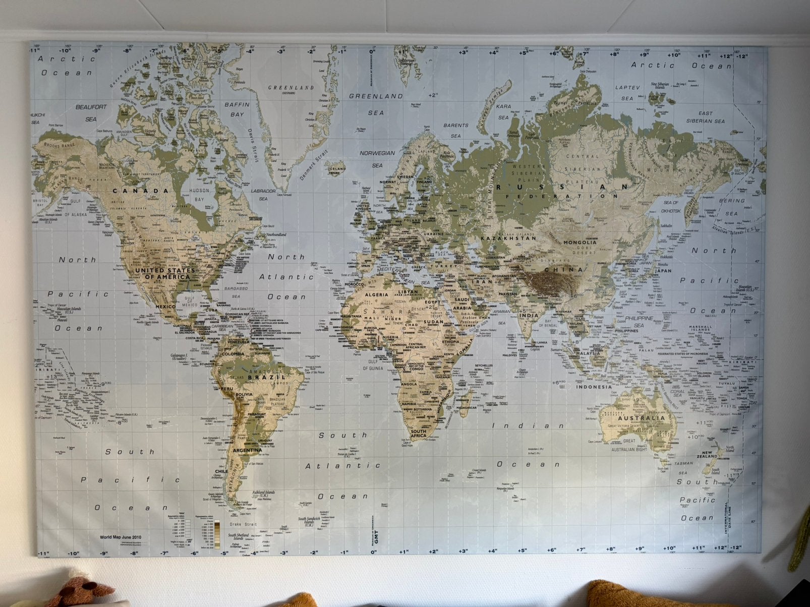 Grote wereldkaart op canvas, gespannen op frame, Huis en Inrichting, Woonaccessoires | Wanddecoraties, Ophalen, 140 cm, Zo goed als nieuw