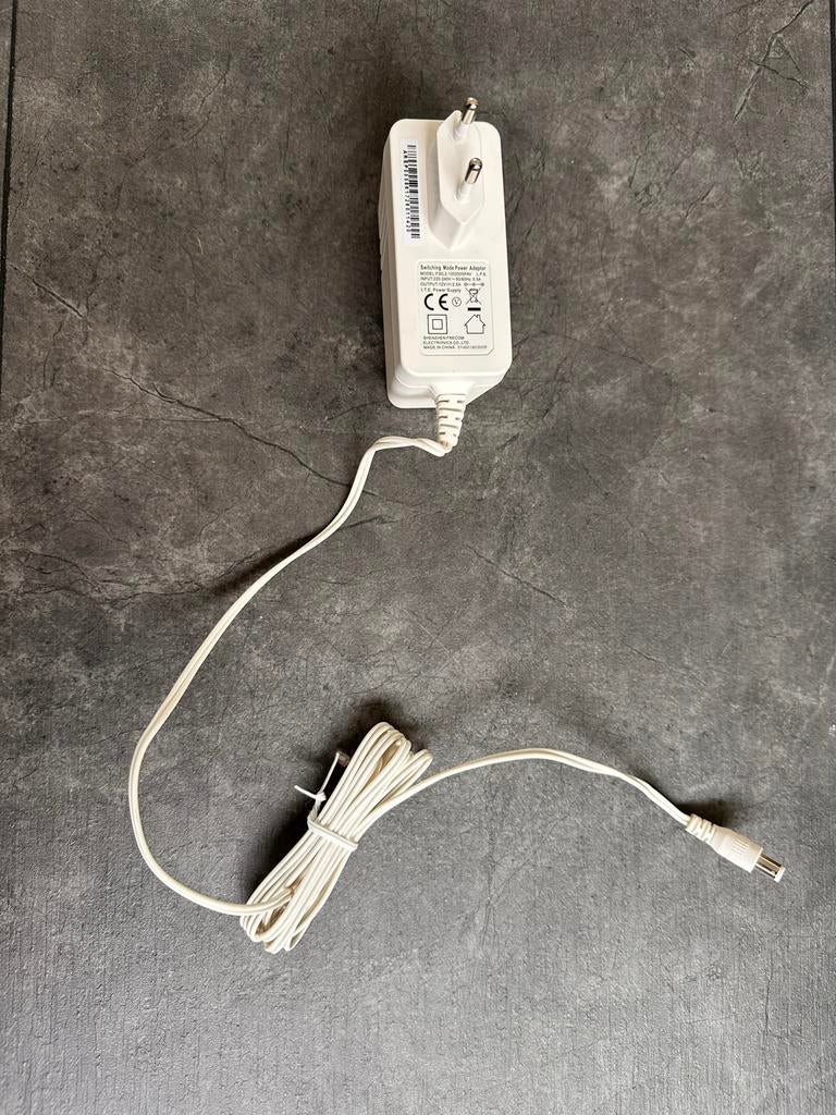 Voedingsadapter 12V 2.5A - Universele Oplader, Ophalen of Verzenden, Gebruikt