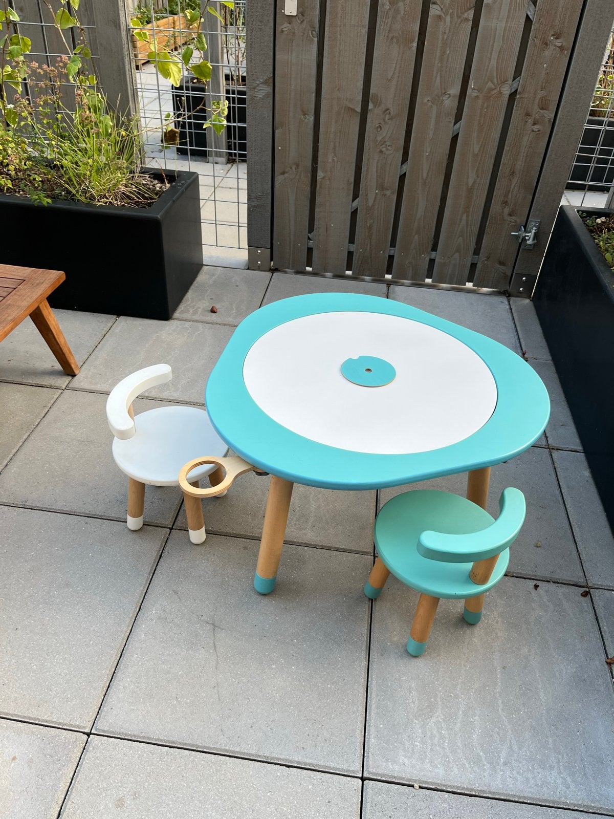Stokke MuTable met 2 stoelen & puzzels, Ophalen, Zo goed als nieuw, Tafel(s) en Stoel(en)