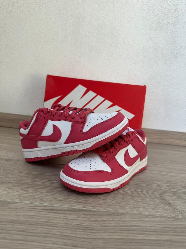 Nike dunk low archaeo pink maat 38.5/39/40.5, Ophalen of Verzenden, Nieuw, Roze, Sneakers of Gympen