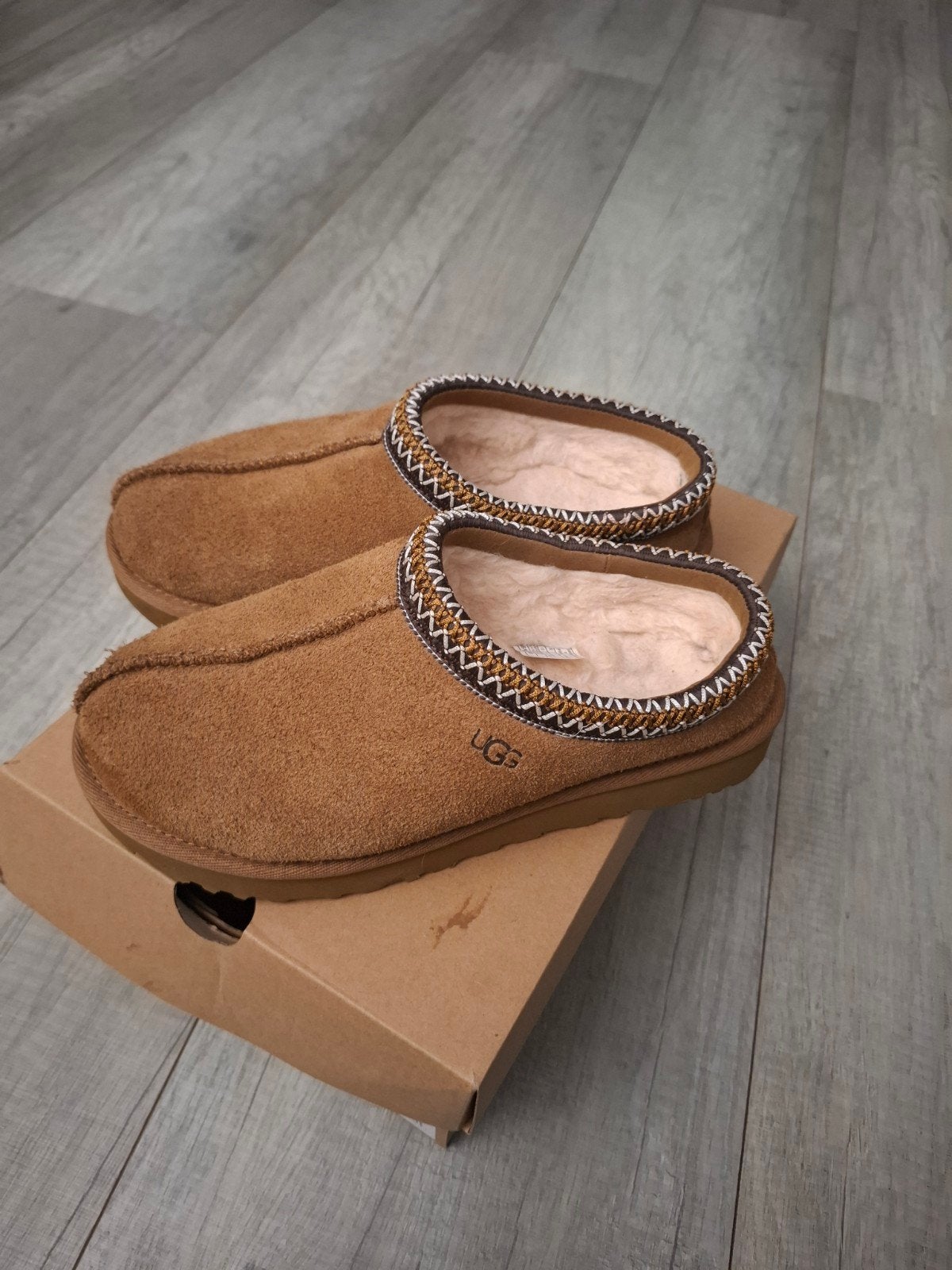 Ugg Tasman pantoffels maat 38 - Zo goed als nieuw, UGG, Bruin, Ophalen of Verzenden, Zo goed als nieuw