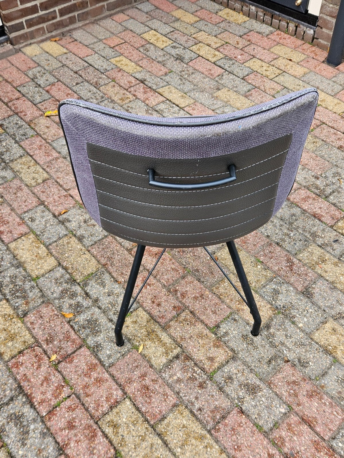 Zes moderne stoelen met stoffen en kunstleren bekleding, Ophalen, Gebruikt, Kunststof, Eén