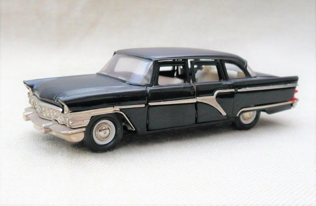 Novoexport USSR Gaz 13 Tschaijka A15 staatslimo., Hobby en Vrije tijd, Modelauto's | 1:43, Ophalen of Verzenden, Zo goed als nieuw