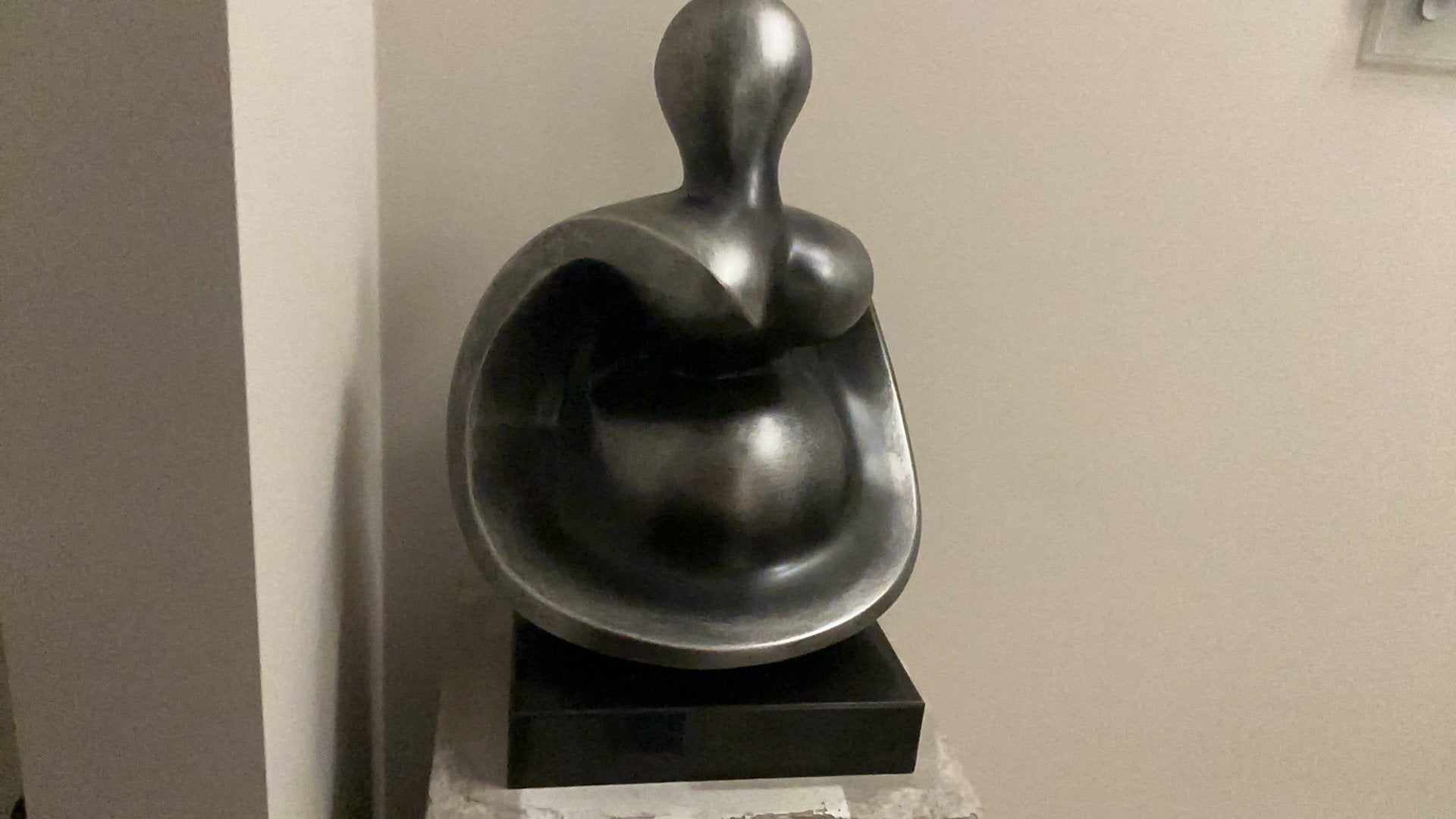 Beeld voet van zwart marmer, Ophalen, 20 - 50 cm, Op sokkel, Beeld