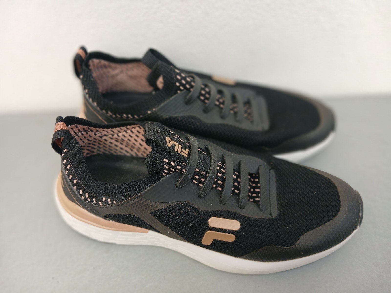 Fila hardloopschoenen zwart/roségoud maat 38, Sport en Fitness, Loopsport en Atletiek, Overige merken, Hardloopschoenen, Ophalen of Verzenden
