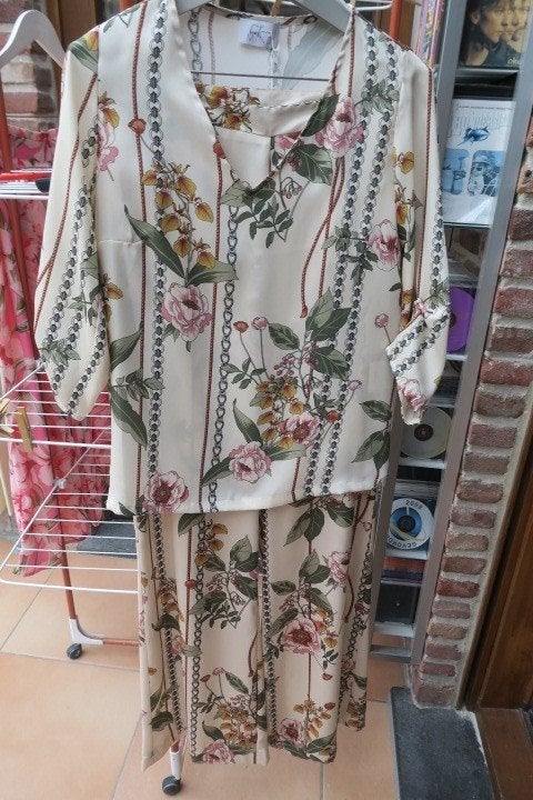Broek+blouse bloemenprint Heart Mind mt 36 , Kleding | Dames, Broeken en Pantalons, Overige kleuren, Nieuw, Ophalen of Verzenden
