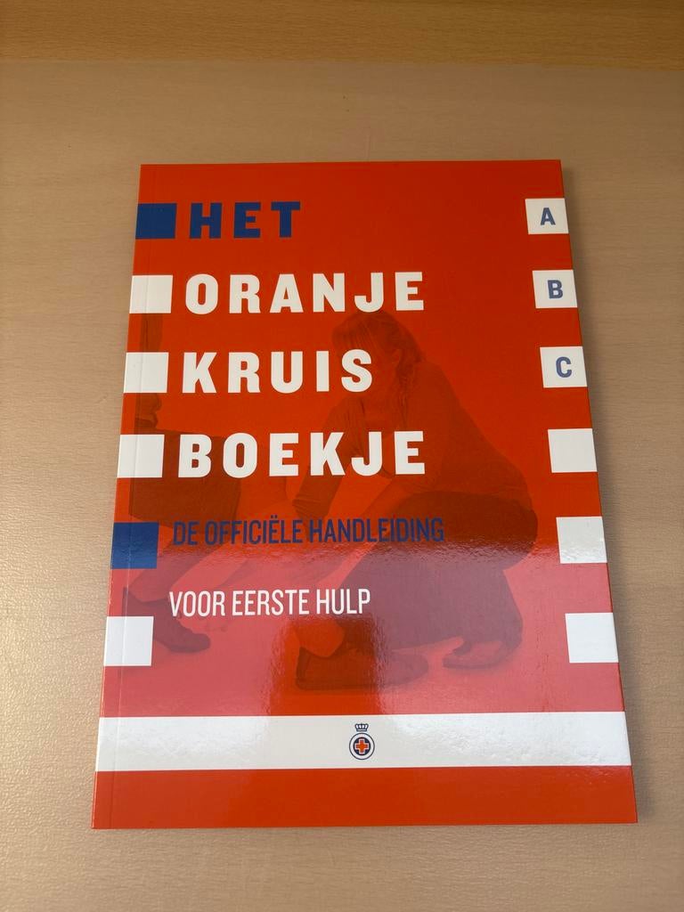 Het Oranje Kruis Boekje - Officiële Handleiding Eerste Hulp, Boeken, Gezondheid, Dieet en Voeding, Nieuw, Gezondheid en Conditie