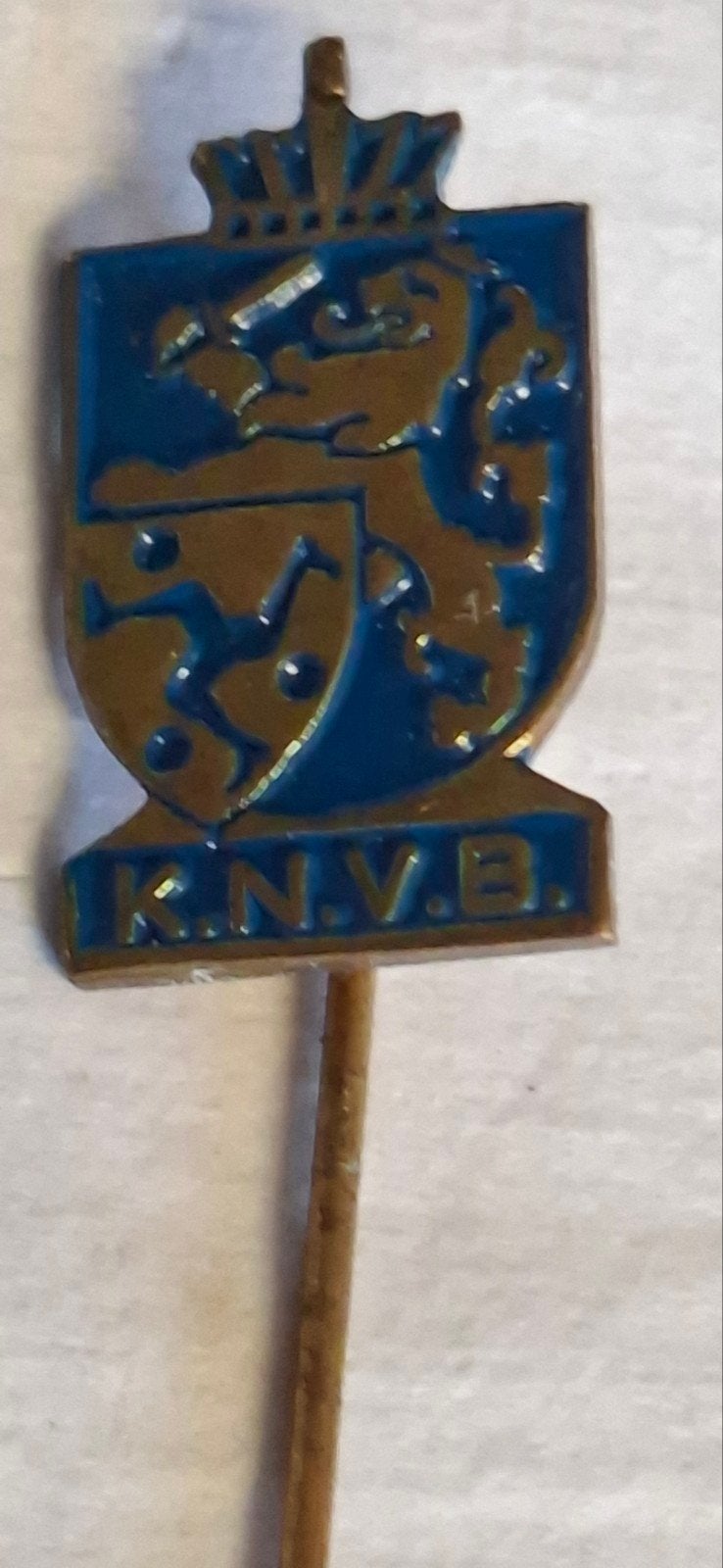 Vintage K.N.V.B. Speldje - Voetbal Bond, Verzamelen, Speldjes, Pins en Buttons, Ophalen of Verzenden, Gebruikt, Sport, Speldje of Pin