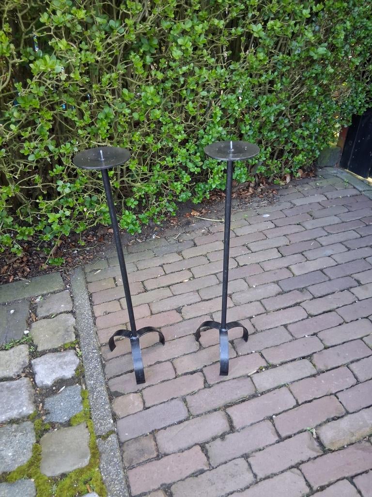 Twee zwarte kandelaars vloerkandelaars, Ophalen, Overige materialen