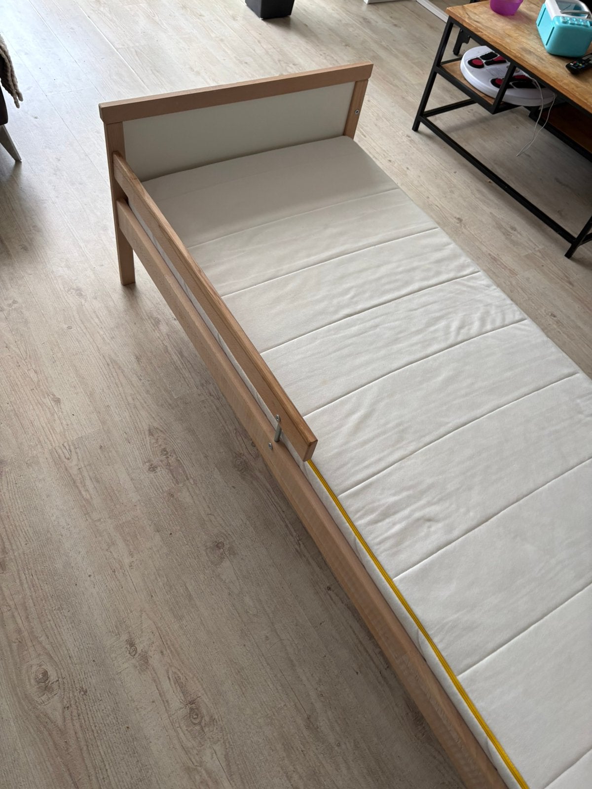 Kinderbedje, Huis en Inrichting, Slaapkamer | Bedden, Ophalen, Zo goed als nieuw, Eenpersoons, Hout