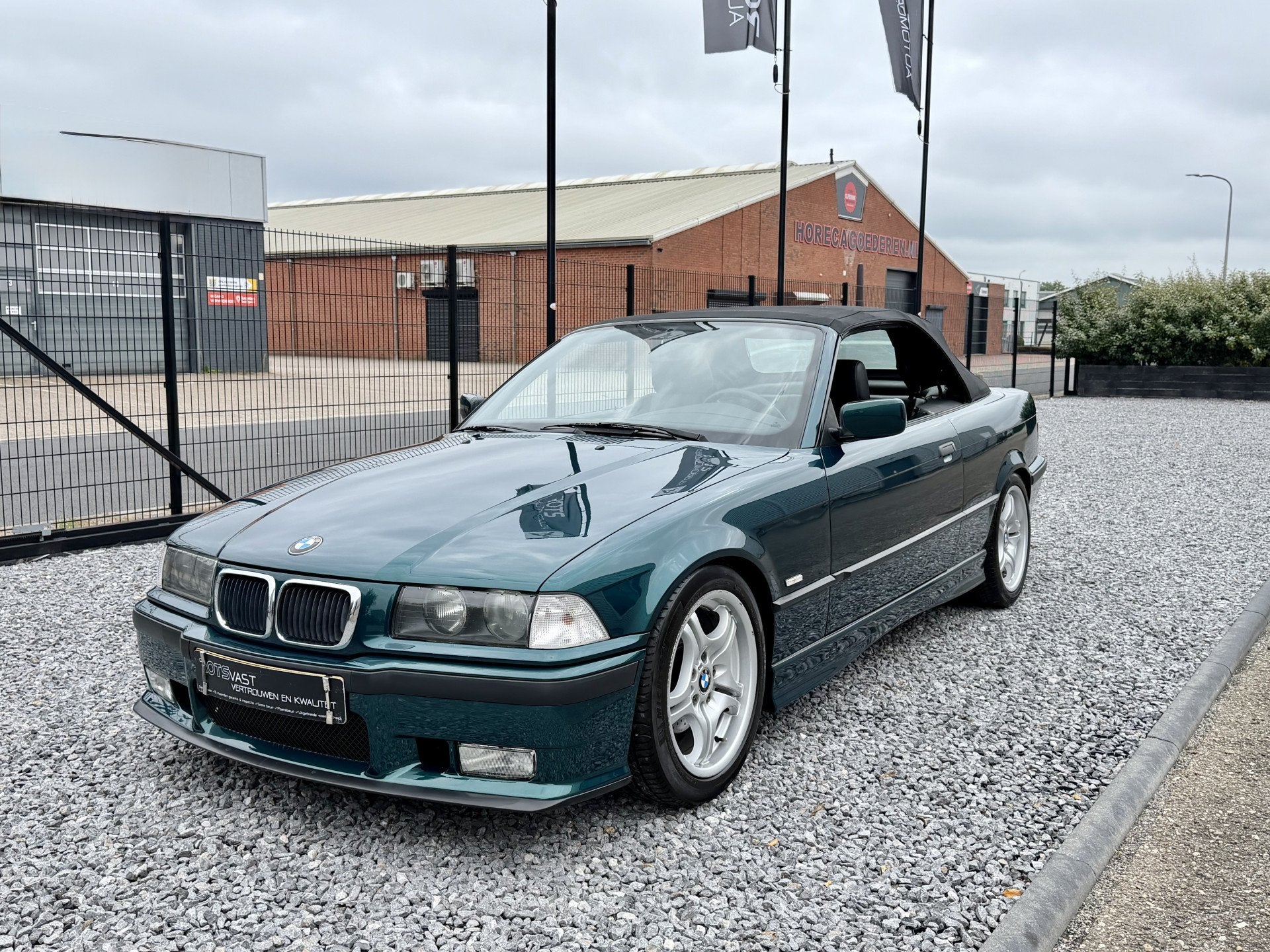 BMW 3 Serie Cabrio 320i Cabriolet 1998 Climate M-Sport Bosto, 1385 kg, Achterwielaandrijving, Gebruikt, Zwart