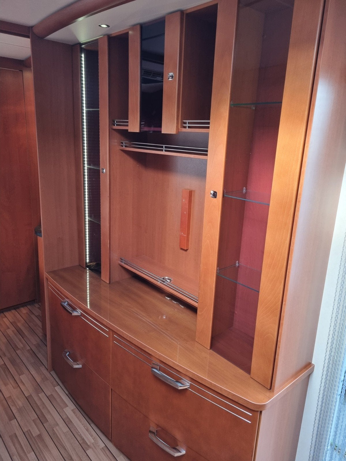 Foto 14 van Tabbert puccini 560TD bj,15 als nieuw BOMVOL ACCESSOIRES