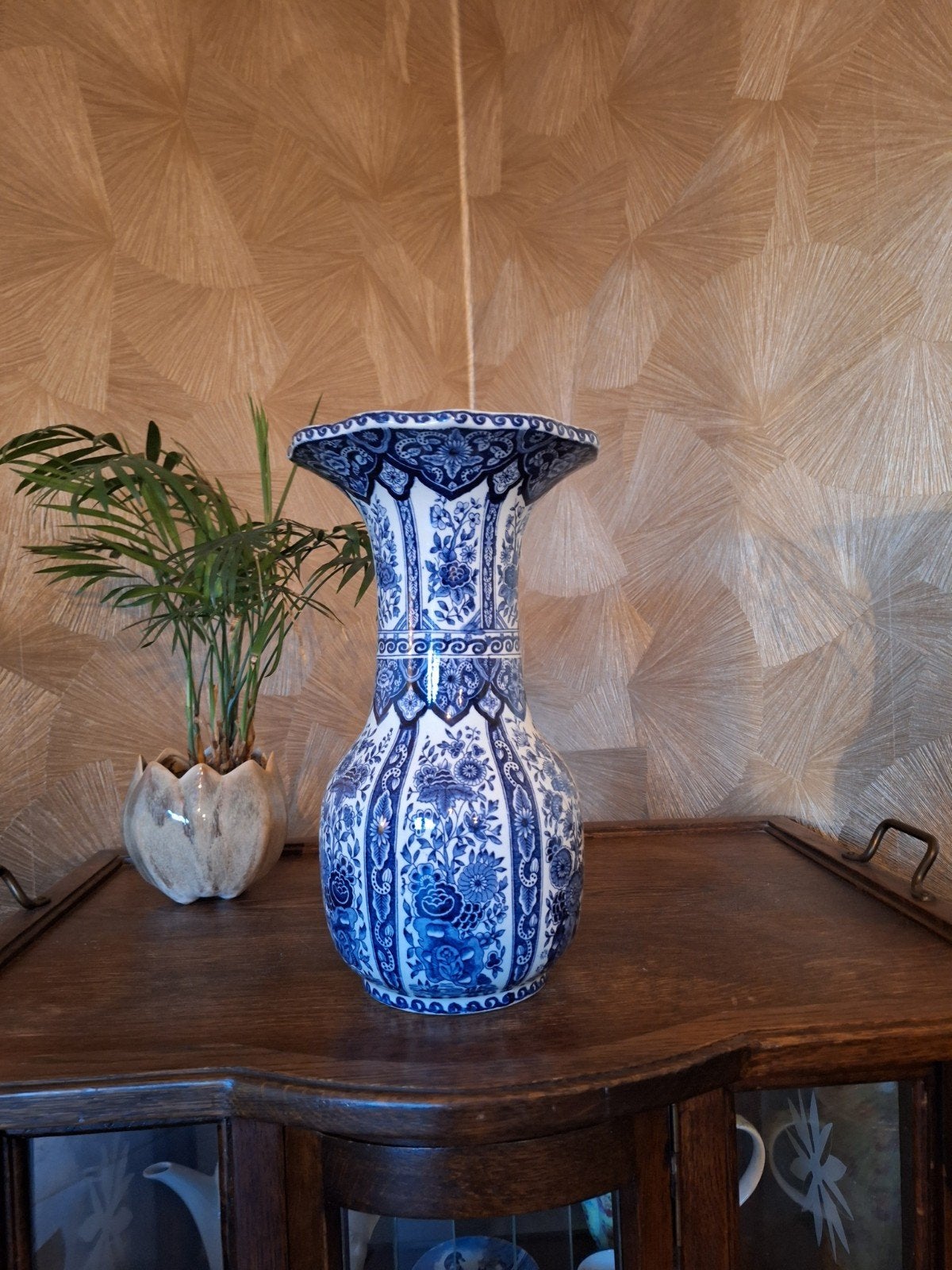 Delfts blauwe trechtervaas, Ophalen