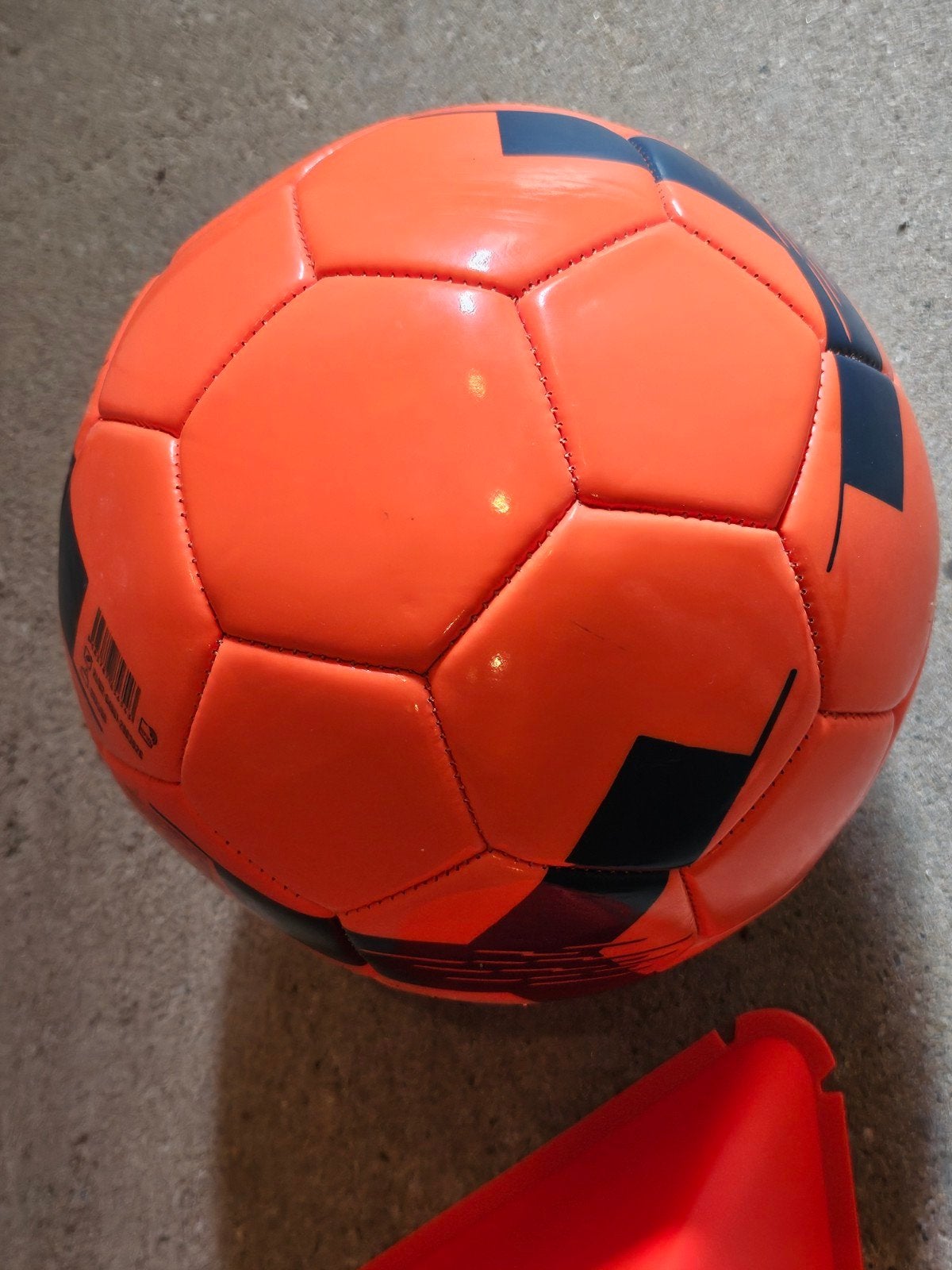 Nieuwe Kipsta voetbalset: bal, pionnen en ballennet, Sport en Fitness, Ophalen of Verzenden, Nieuw, Bal