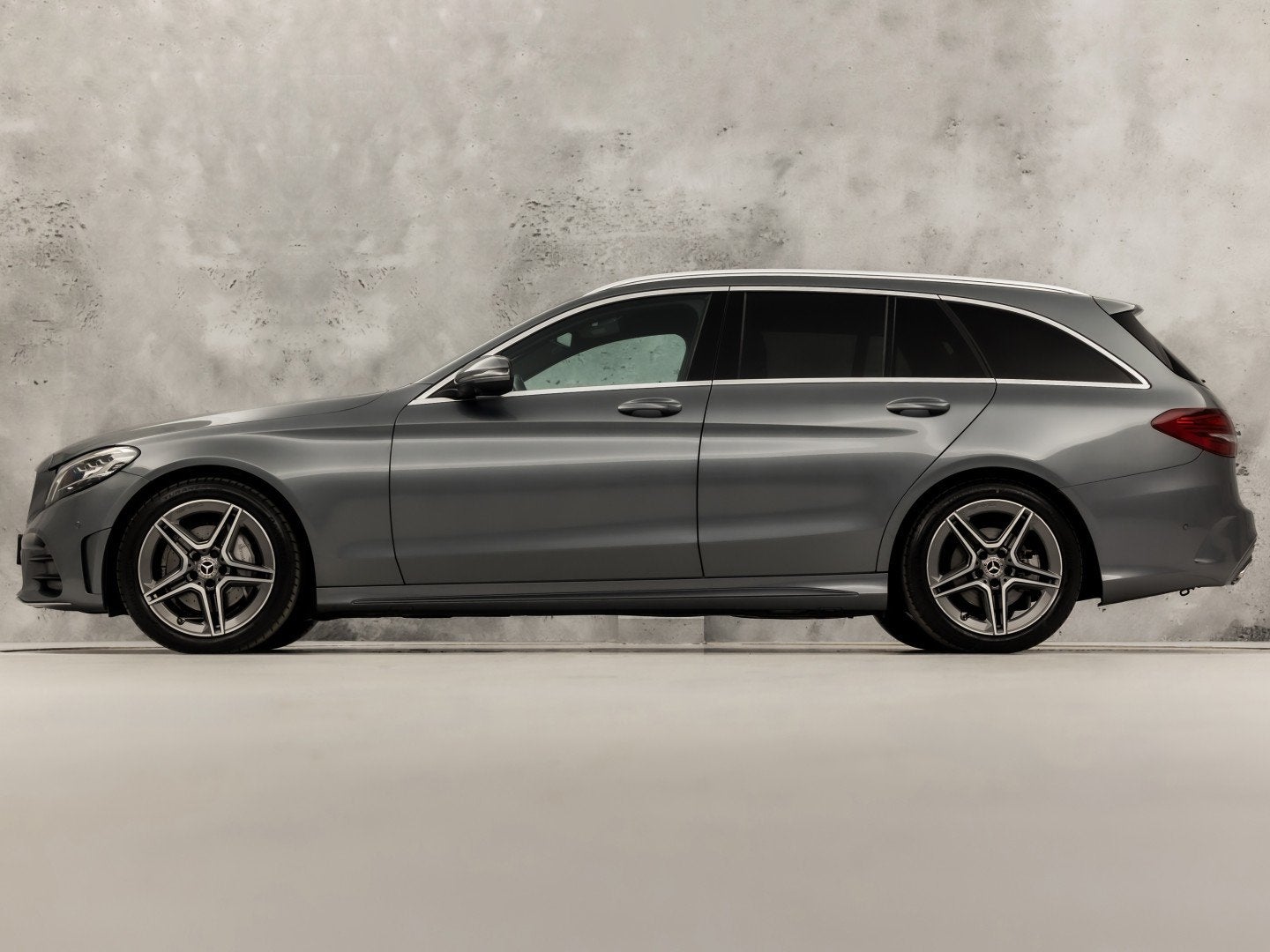 Mercedes-Benz C-Klasse 180 AMG Sport 156Pk Automaat (FACELIF, Automaat, 12 maanden, Leder en Stof, 84 €/maand