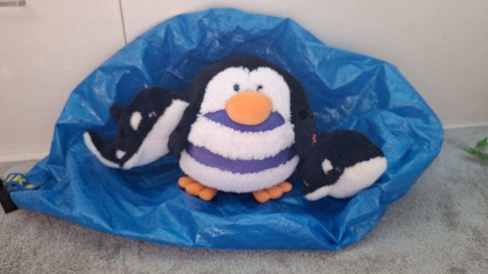 Leuke pinguïn knuffel met twee orka knuffels, Ophalen, Pinguïn, Gebruikt, Zwart