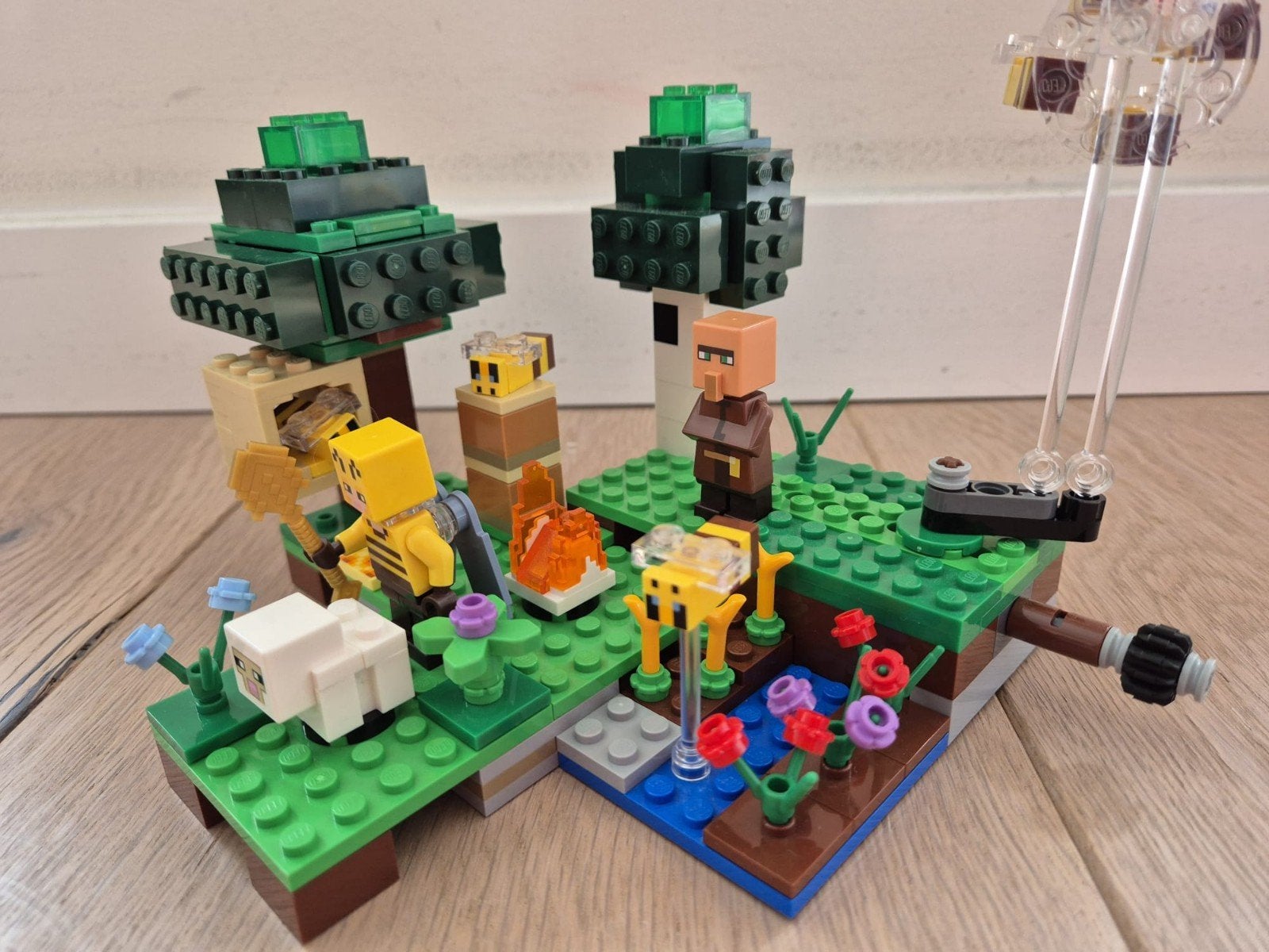 LEGO Minecraft De bijenhouderij 21165, Inclusief instructies, Lego, Ophalen of Verzenden, Zo goed als nieuw
