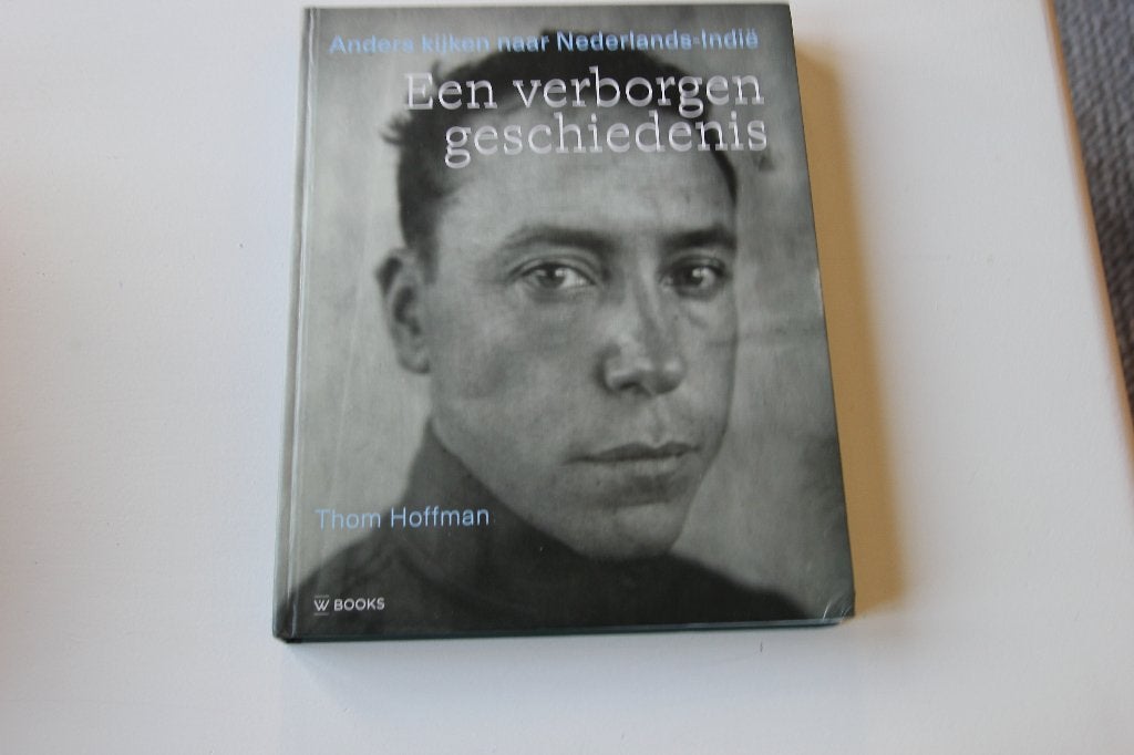 Een verborgen geschiedenis, Ophalen of Verzenden, Gelezen