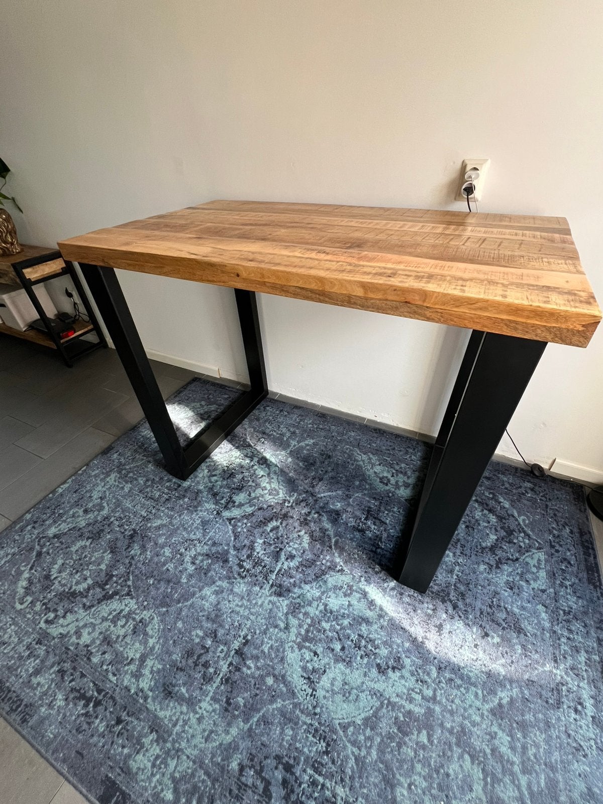 Hoge bartafel van dik mangohout met staal, Ophalen, Zo goed als nieuw