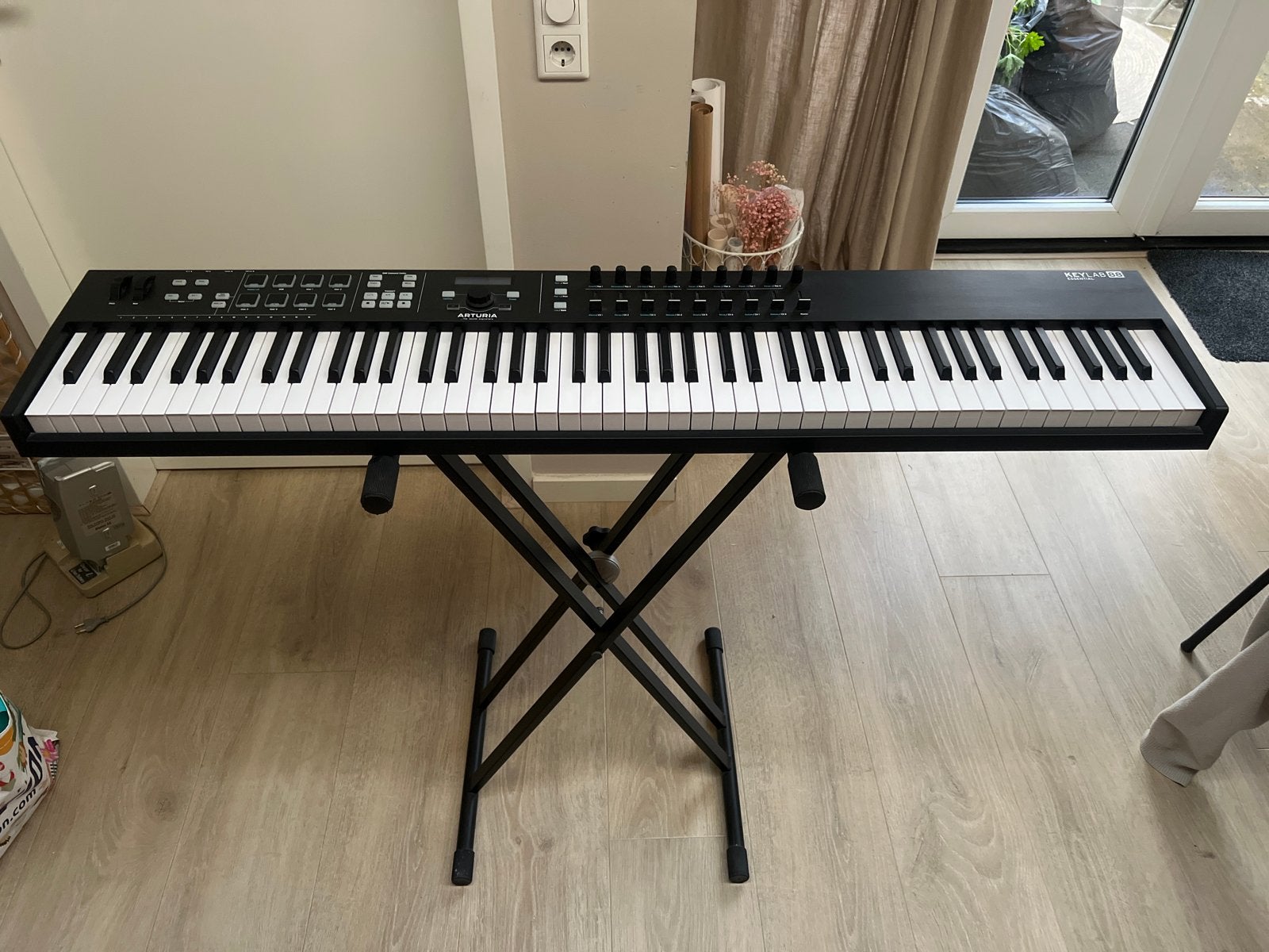 Keylab Essential 88 MIDI Keyboard met standaard van Arturia, Muziek en Instrumenten, Keyboards, 88 toetsen, Met standaard, Zo goed als nieuw