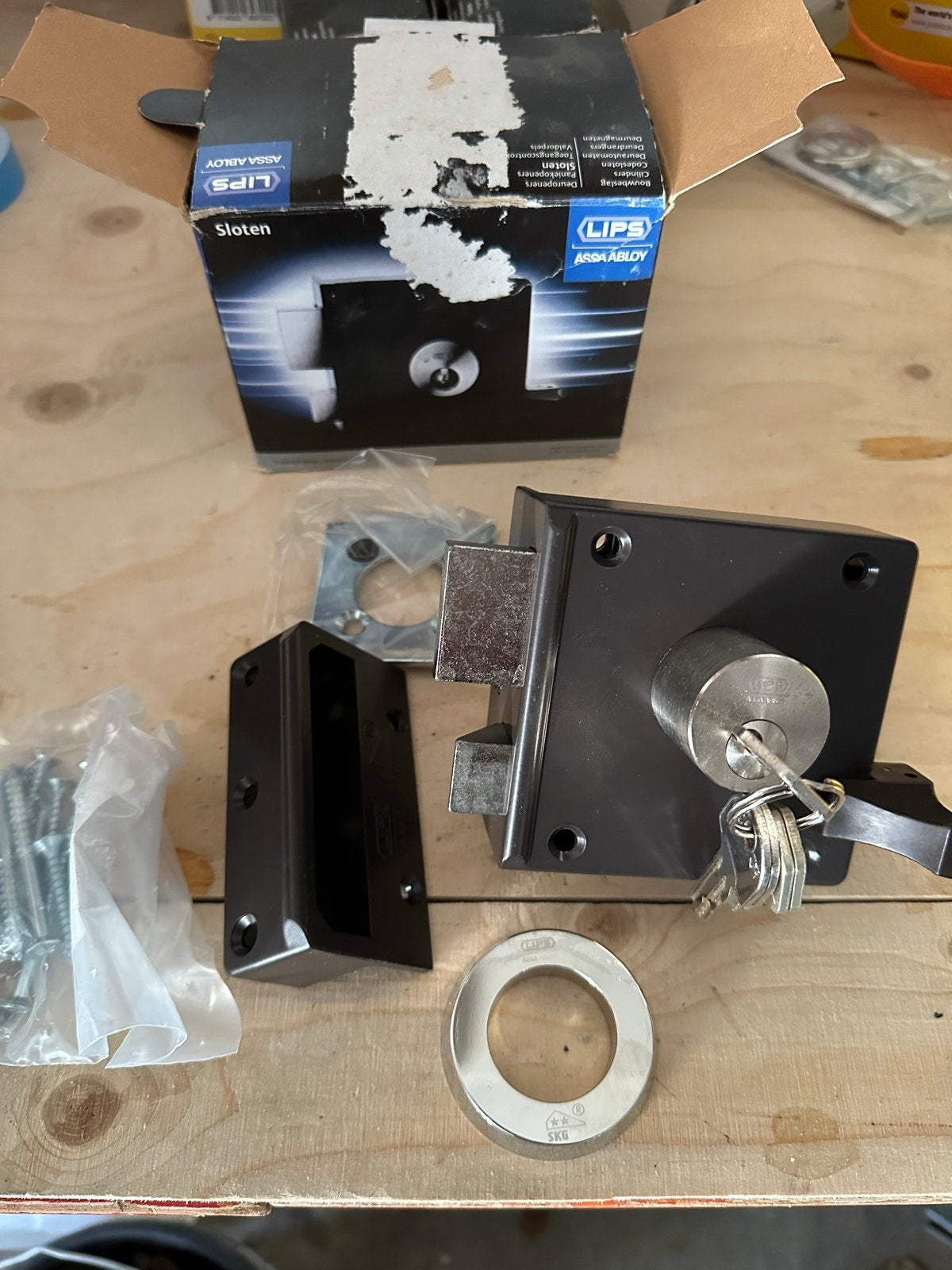 LIPS ASSA ABLOY Sloten - Nieuw in doos, Ophalen of Verzenden, Nieuw, IJzer, Slot