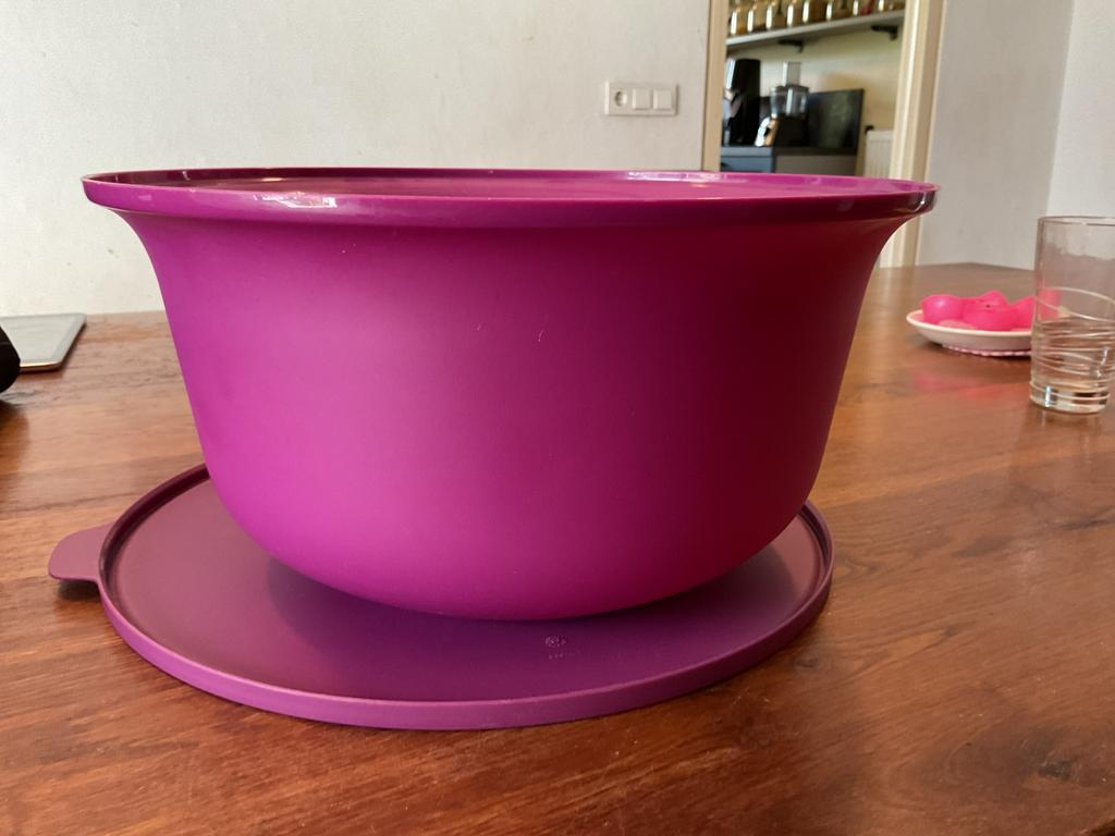 Te koop Tupperware Aloha kom 7,5 liter inhoud met deksel, Huis en Inrichting, Keuken | Tupperware, Ophalen, Zo goed als nieuw