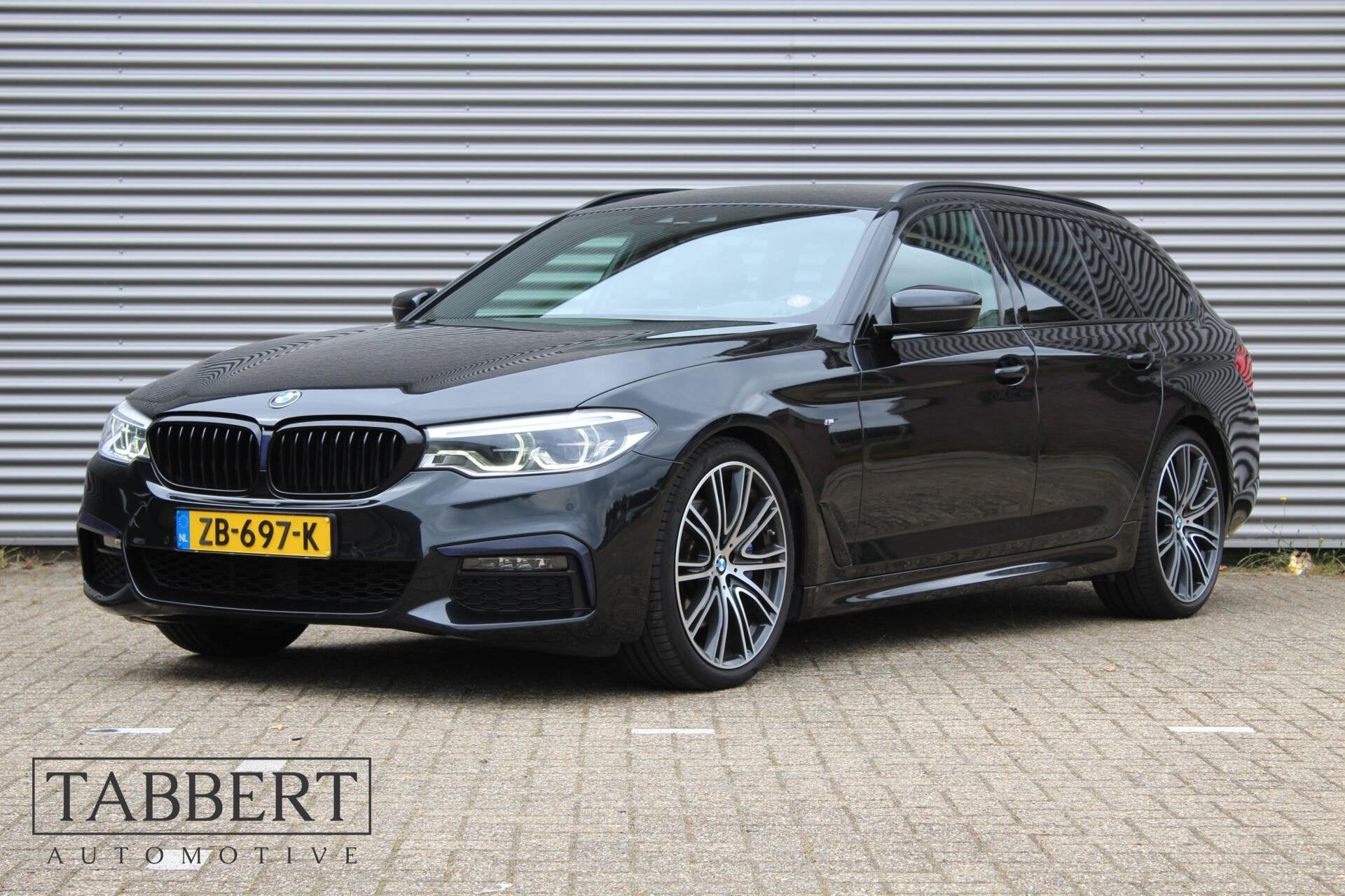 BMW 5-serie Touring 530i High Executive M Pakket Trekhaak BT, Automaat, 1998 cc, Achterwielaandrijving, Gebruikt
