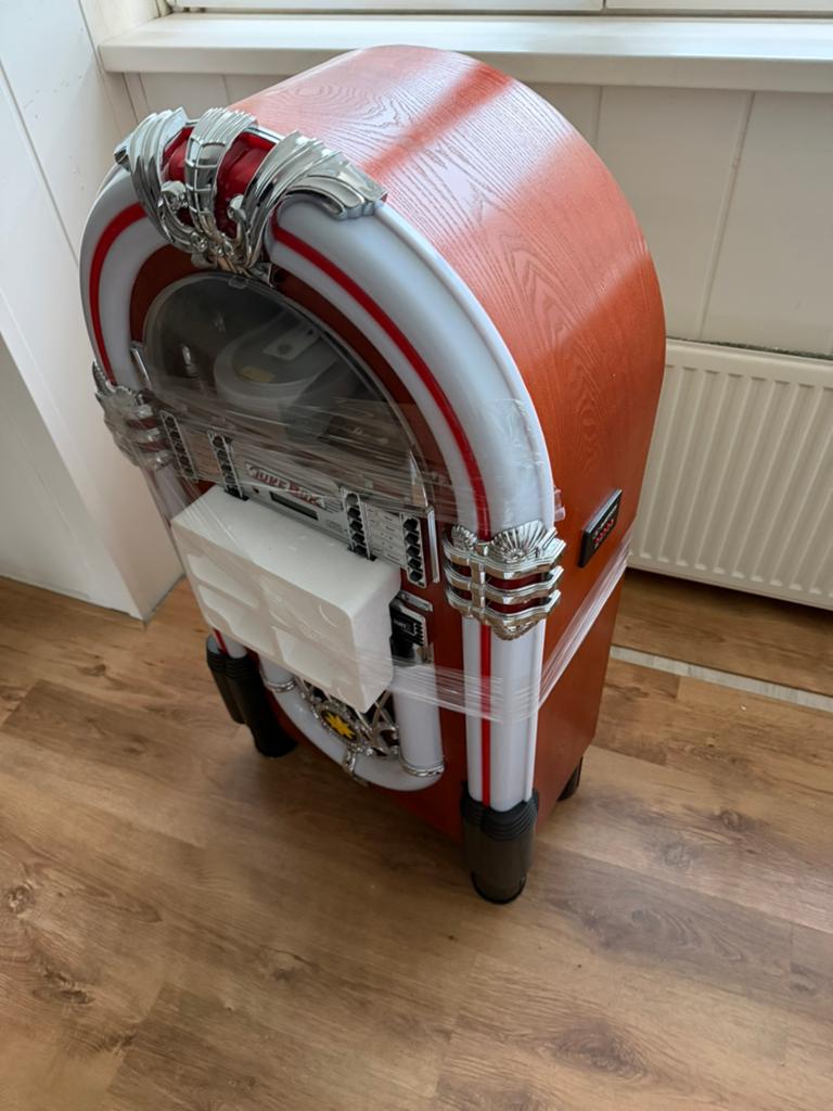 Nieuw in doos jukebox., Verzamelen, Automaten | Jukeboxen, Ophalen of Verzenden, Nieuw, 1970 tot heden, Overige merken