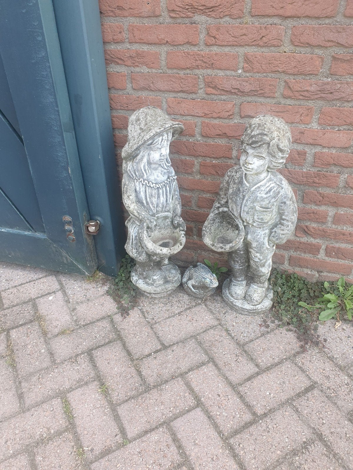 Betonnen Tuinbeelden  Jongen, Meisje, Hond, Tuin en Terras, Ophalen, Gebruikt, Beton, Mensenbeeld