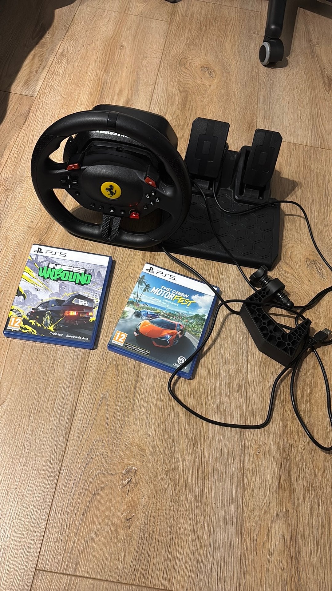 THRUSTMASTER T98-P Ferrari 296 GTB - Racestuur met pedalen, Spelcomputers en Games, Ophalen, Zo goed als nieuw