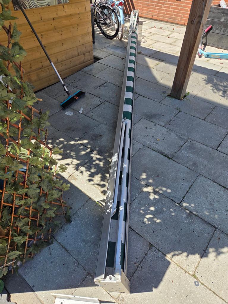Zonnescherm electrisch 6m breed, 150 tot 300 cm, Ophalen, Gebruikt, Knikarmscherm